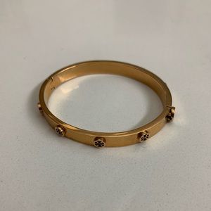 Tory Burch Logo bracelet in Rose Gold